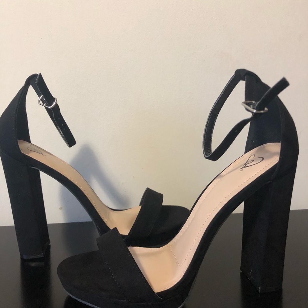 Windsor heels size 6.5.